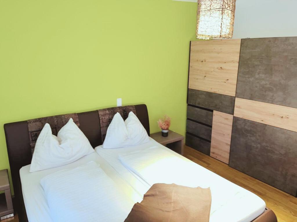 Taferne In Koestendorf - Ferienwohnung Monteurzimmer Neumarkt am Wallersee Esterno foto