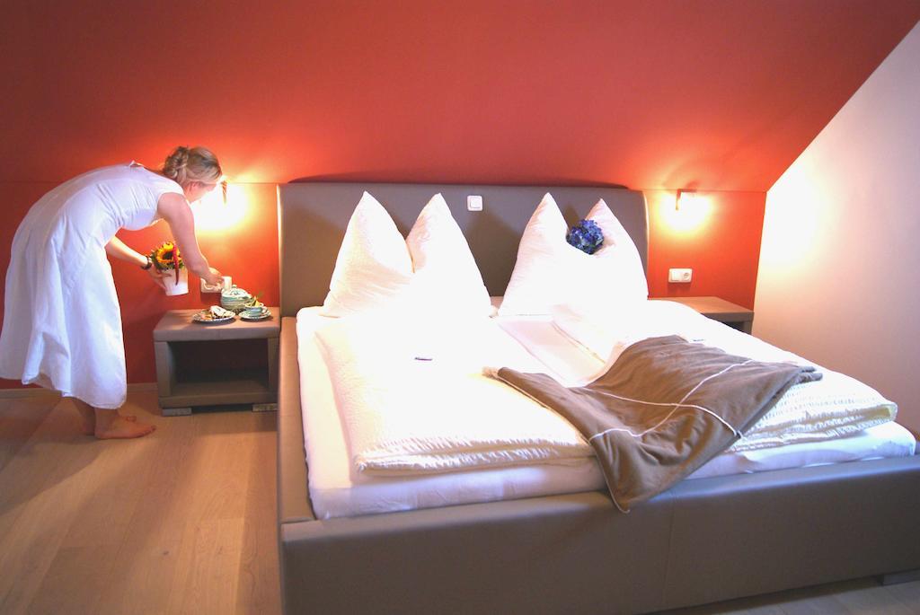 Taferne In Koestendorf - Ferienwohnung Monteurzimmer Neumarkt am Wallersee Esterno foto
