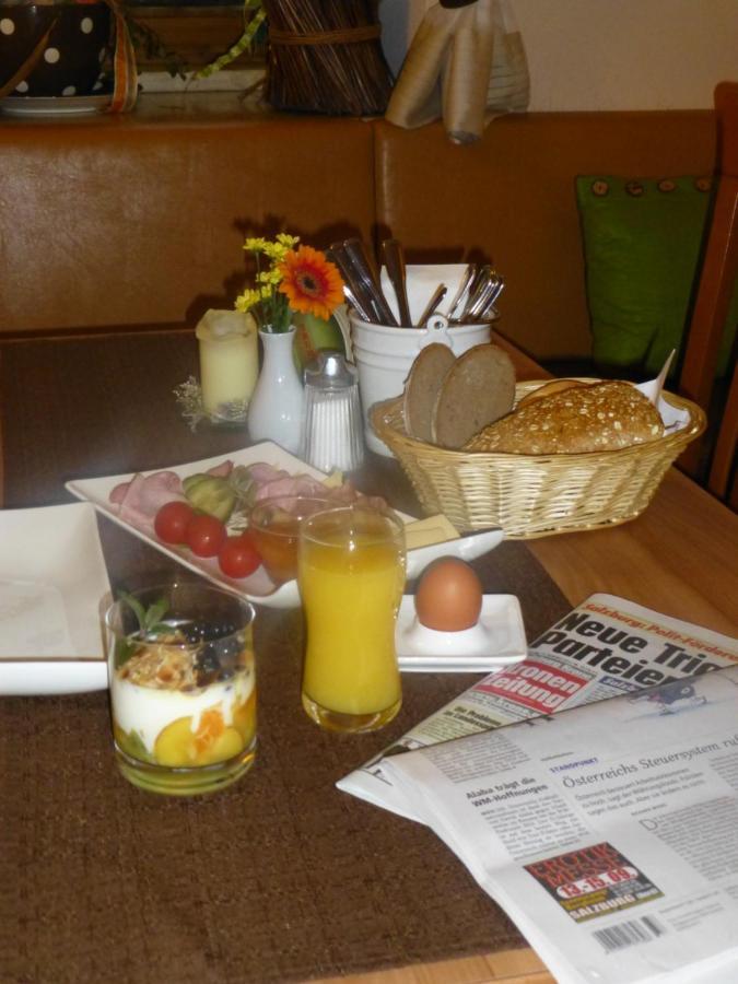 Taferne In Koestendorf - Ferienwohnung Monteurzimmer Neumarkt am Wallersee Esterno foto